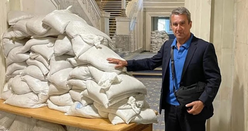 Ο Ανδρέας Λοβέρδος στο ...οχυρωμένο κοινοβούλιο του Κιέβου