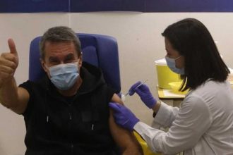 Ο Ανδρέας Λοβέρδος έκανε και την 3η δόση του εμβολίου για τον κορονοϊό