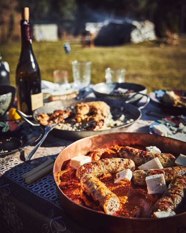 Λουκάνικα με κρέμα nduja, καρύδια και φέτα