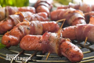 Νόστιμα λουκανικάκια με τυρί και μπέικον