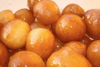 Συνταγή για τους πιο παραδοσιακούς λουκουμάδες με μέλι