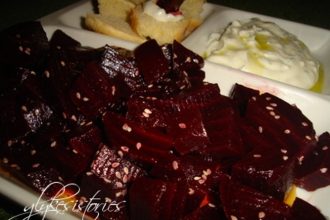 Καραμελωμένα πατζάρια με δροσερή σάλτσα γιαουρτιού!