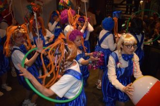 Την Τσικνοπέμπτη η Κοινο_Τοπία απόλαυσε τις κορασίδες του Α’ Παρθεναγωγείου στις γυμναστικές τους επιδείξεις (ΦΩΤΟ)