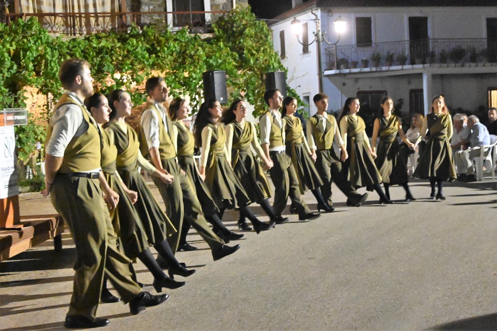 Το χορευτικό του Δήμου Πατρέων στην Ερυμάνθεια