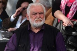 To μεγάλο φιάσκο στο ΔΗΠΕΘΕ- Ο Καζάκος αφήνει το θέατρο της Πάτρας χωρίς θερινή παραγωγή για να κάνει το όνειρό του με ιδιώτη και να πάει Επίδαυρο σε ημερομηνίες που είχε κλείσει ως...ΔΗΠΕΘΕ