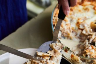 Μακαρονάδα φούρνου με τυρί και μανιτάρια