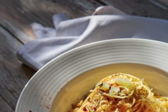 Μακαρονάδα με αυγοτάραχο σε σκόνη