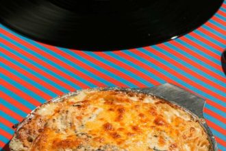 Μακαρονάδα της πιτσαρίας «με τέσσερα τυριά»