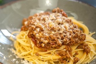 Μακαρόνια με κιμά: Γιατί δεν πρέπει να βάζουμε τυρί