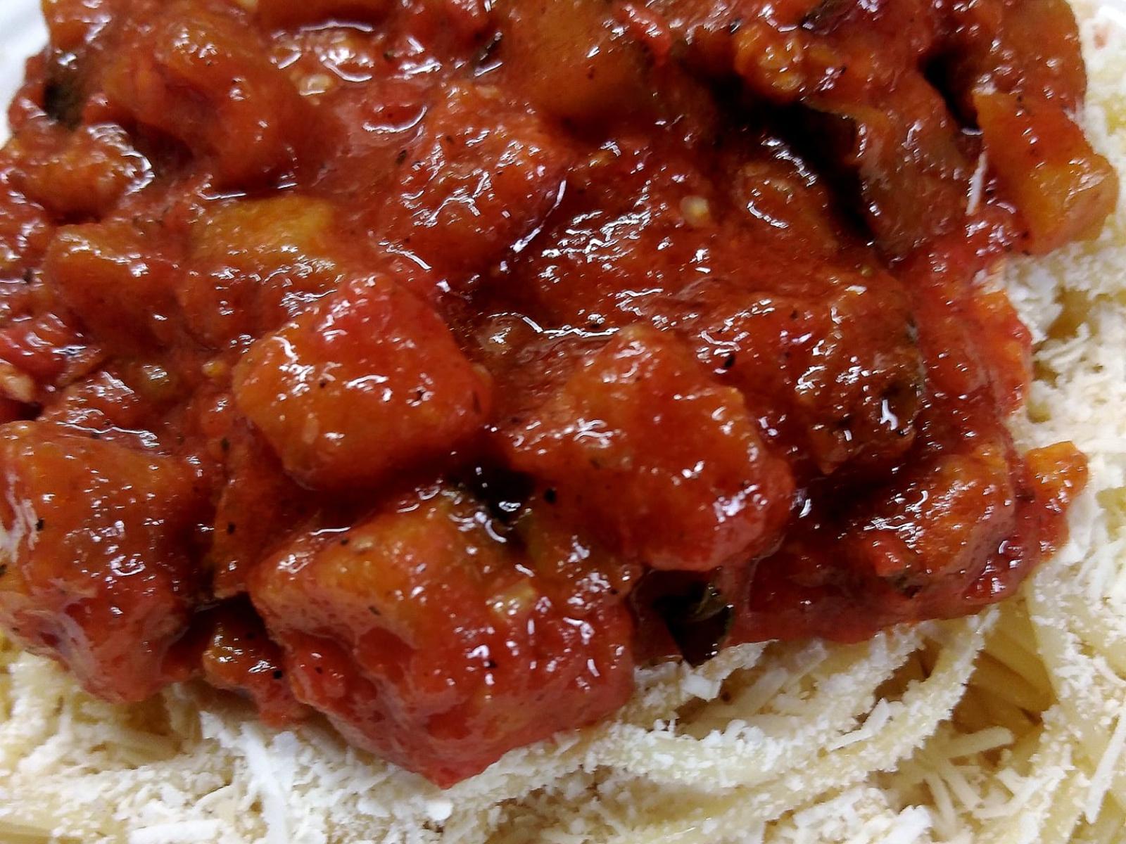 Μακαρόνια με σάλτσα μελιτζάνας