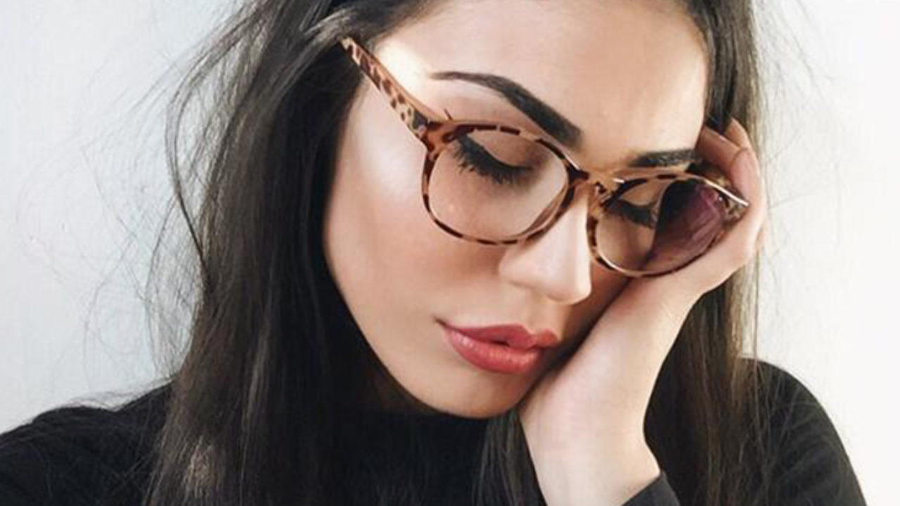 Πέντε συμβουλές για μακιγιάζ αν φοράς γυαλιά μυωπίας