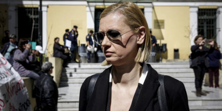 Η Ραχήλ Μακρή, πάει στο κόμμα Τράγκα