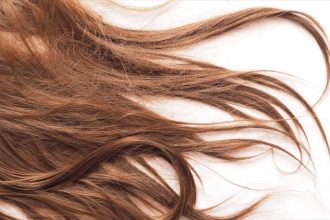 Ψαλίδα στα μαλλιά: Μπορούμε να τη γλιτώσουμε χωρίς κούρεμα;