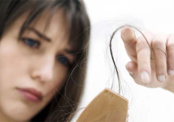 Γιατί τα μαλλιά πέφτουν περισσότερο το καλοκαίρι