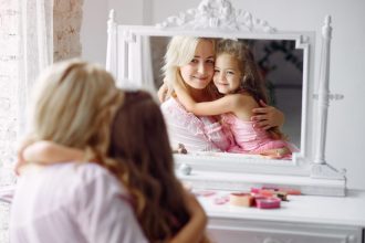 Πώς θα μάθουμε στο παιδί να έχει υγιή σχέση με το σώμα του