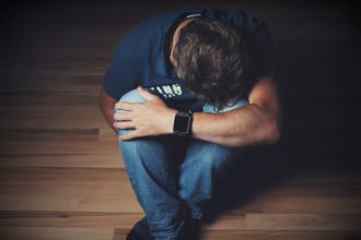 Η σοβαρή κατάθλιψη εκδηλώνεται διαφορετικά στον εγκέφαλο των νέων