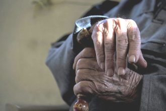 Μελέτη: Το ανθρώπινο σώμα γερνάει πιο γρήγορα στα 44 και στα 60