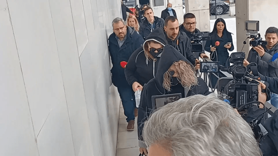 Στη ΓΑΔΑ η μητέρα και η αδερφή της Ρούλας Πισπιρίγκου - ΦΩΤΟ