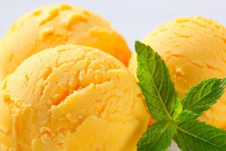 Σορμπέ μάνγκο με άρωμα λάιμ