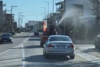 Εισαγγελική παρέμβαση για τον παπά που έριχνε Αγιασμό με μάνικα!