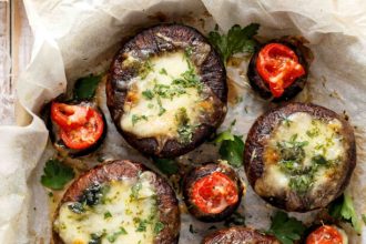 Μανιτάρια ψητά, γεμιστά με χαλούμι