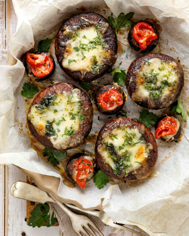 Μανιτάρια ψητά, γεμιστά με χαλούμι