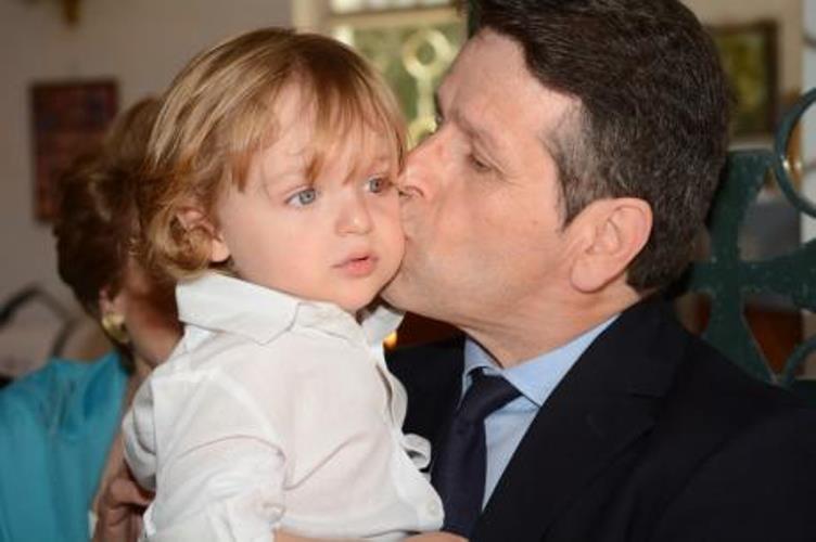 Συγκίνηση για τον γιο του! ΦΩΤΟΓΡΑΦΙΕΣ