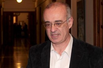 "Έσκασε" στα γέλια ο δημοσιογράφος με τις δηλώσεις Μάρδα για επενδύσεις από πρόσφυγες! ΔΕΙΤΕ ΒΙΝΤΕΟ