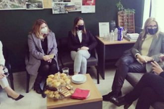 Μαρέβα Μητσοτάκη -Μαρία Συρεγγέλα: Επίσκεψη στο Συμβουλευτικό Κέντρο Τρικκαίων