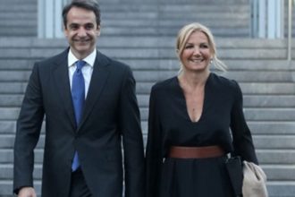 Στις 28 Δεκεμβρίου εμβολιάζονται στον «Ευαγγελισμό» ο Κυριάκος Μητσοτάκης και η σύζυγός του Μαρέβα