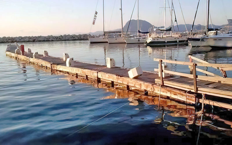 Πάτρα: Βούλιαξε σκάφος στην Μαρίνα