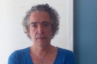 Ο άντρας σου σε δέρνει μωρή!