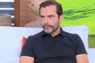 Κωνσταντίνος Μαρκουλάκης: Άφωνος με την έκπληξη της μητέρας του on air