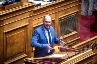 Μαρκόπουλος για προϋπολογισμό: «Οι παροχές είναι κοστολογημένες και όχι ‘πάρε κόσμε’»