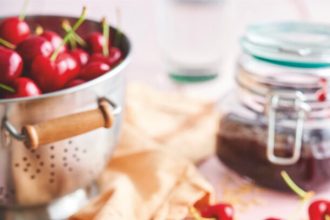 Μαρμελάδα κεράσι με βασιλικό, μέλι και μοσχοκάρυδο (χωρίς ζάχαρη)