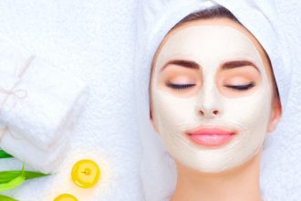 Οικονομική μάσκα προσώπου με γιαούρτι