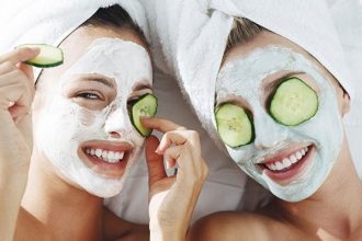 DIY μάσκα για να αναζωογονήσετε το πρόσωπό σας