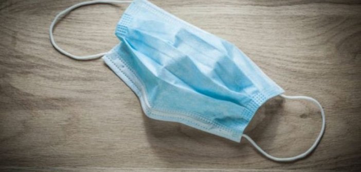 Γιατρός καλεί όσους δεν θέλουν να βάλουν μάσκα να μπουν μαζί του στην εφημερία