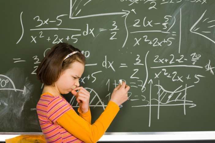 Άγχος για τις επιδόσεις τους στα μαθηματικά έχουν τα κορίτσια