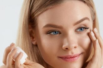 Πώς θα βελτιώσεις τις σακούλες κάτω από τα μάτια;