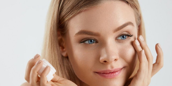 Πώς θα βελτιώσεις τις σακούλες κάτω από τα μάτια;