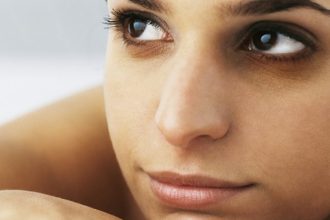 Μαύροι κύκλοι στα μάτια: Αυτές είναι οι Top-3 σπιτικές λύσεις