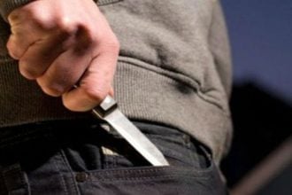 Ηλεία: "Φορτωμένος" με σουγιά και μαχαίρι έμπαινε στο ... γήπεδο!