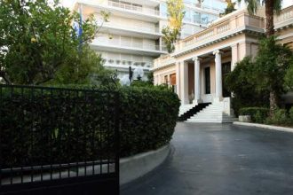 Βρήκαν πόκεμον στο γραφείο του Τσίπρα! ΔΕΙΤΕ ΦΩΤΟΓΡΑΦΙΑ