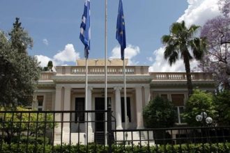 Διευθετεί το χρέος για τα επόμενα 30 χρόνια η κυβέρνηση