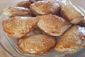 Εύκολα και νόστιμα τυροπιτάκια