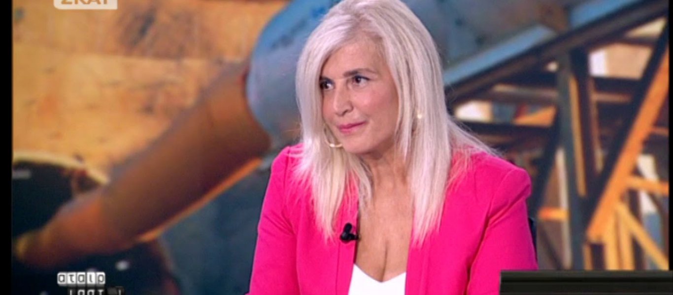 Η Αυλωνίτου κέρασε γλυκά για την επιστροφή στην "κανονικότητα της δεξιάς" - ΦΩΤΟ