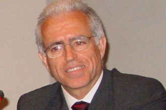 Τα κάστρα πέφτουν από μέσα