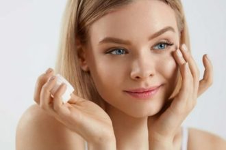 Mάσκα αμυγδαλέλαιου με μέλι για τους μαύρους κύκλους