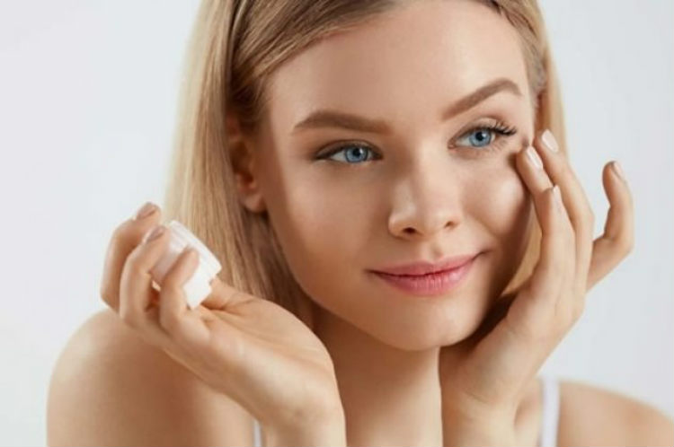 Mάσκα αμυγδαλέλαιου με μέλι για τους μαύρους κύκλους